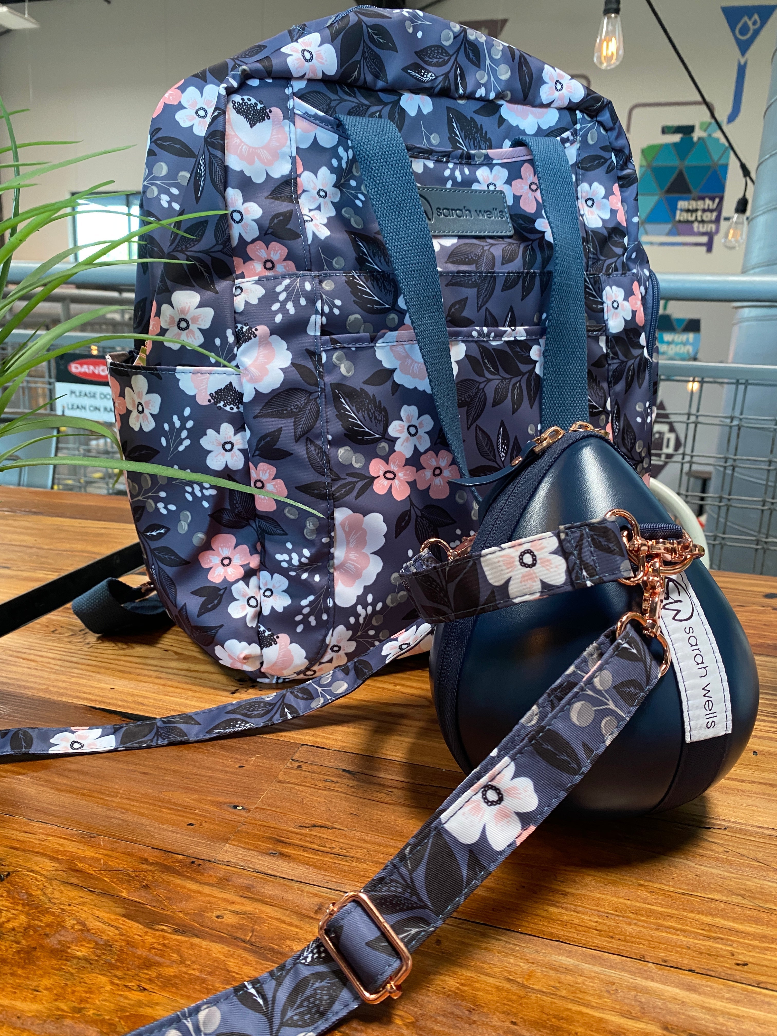 OUTLET Milkwear Case for Wearable Pumps (Navy/Le Floral)