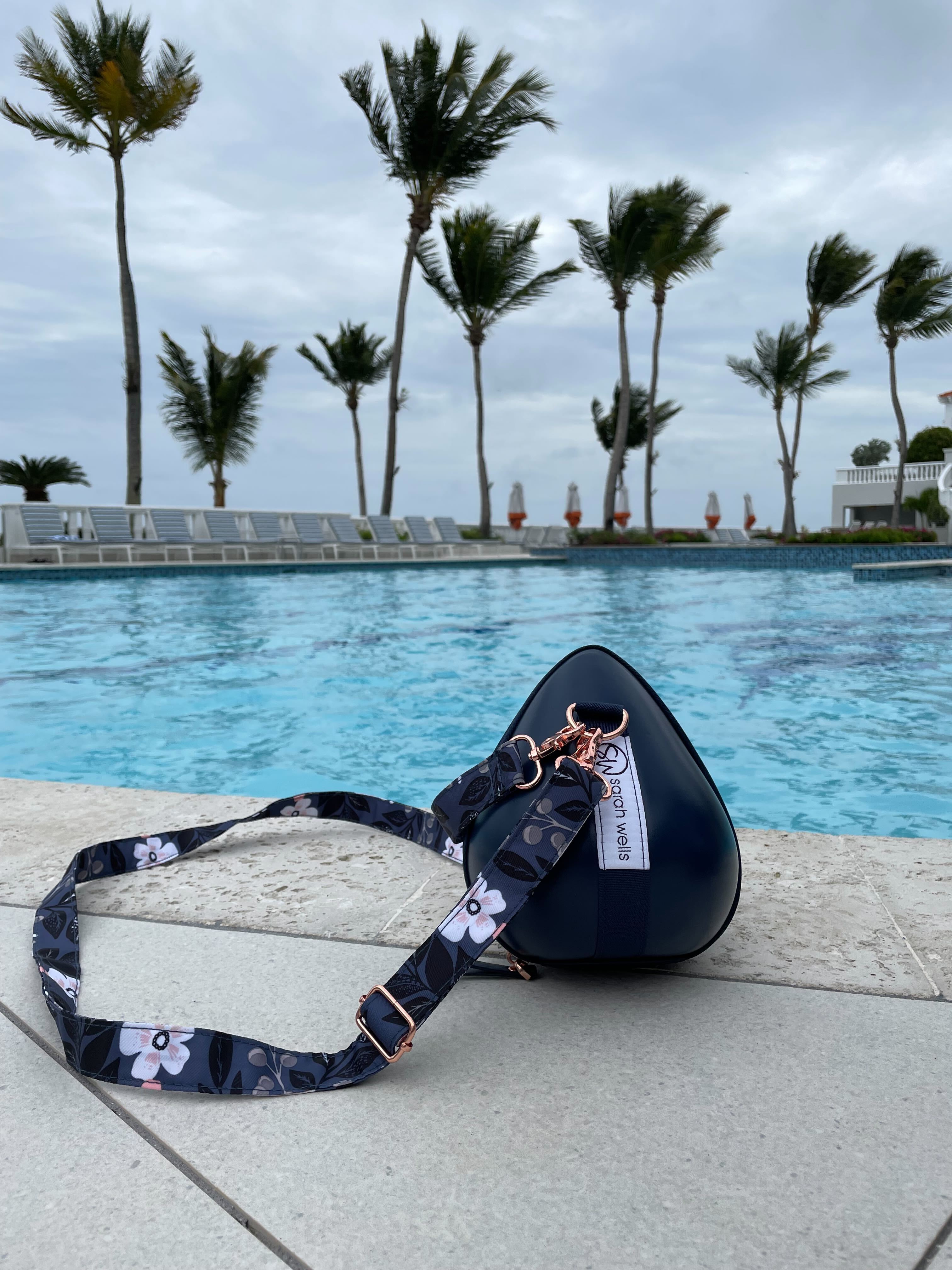 OUTLET Milkwear Case for Wearable Pumps (Navy/Le Floral)