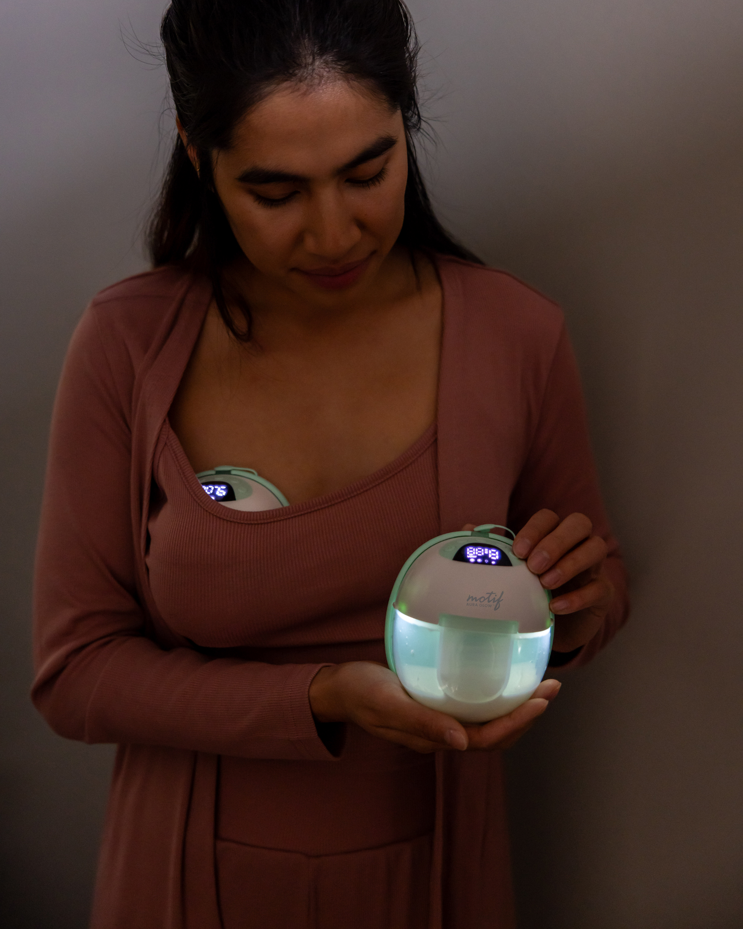 Motif Aura Glow™ Wearable Breast Pump