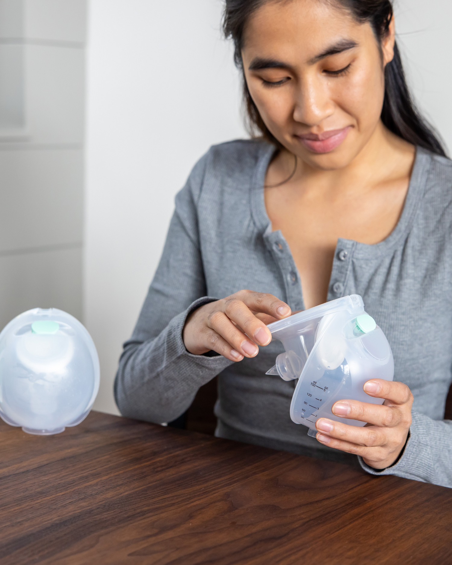 Motif Roam™ Breast Pump With Breast Milk Collection Cups