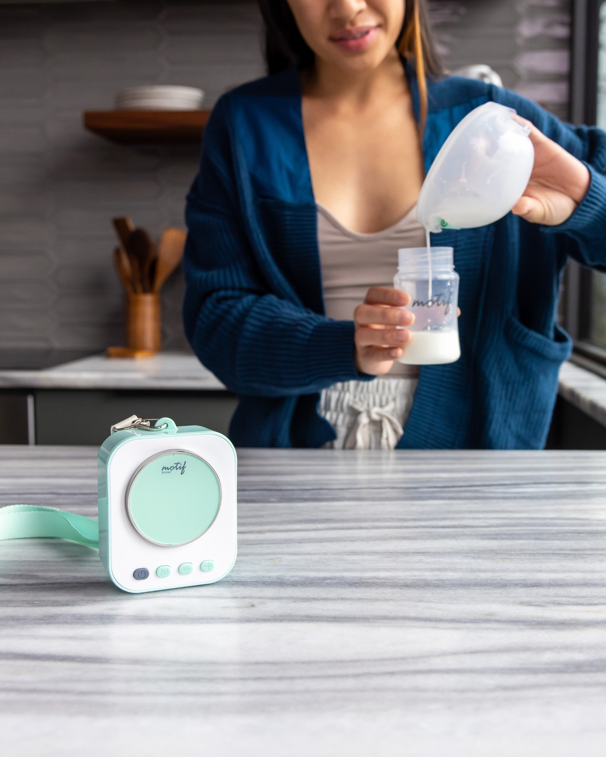 Motif Roam™ Breast Pump With Breast Milk Collection Cups