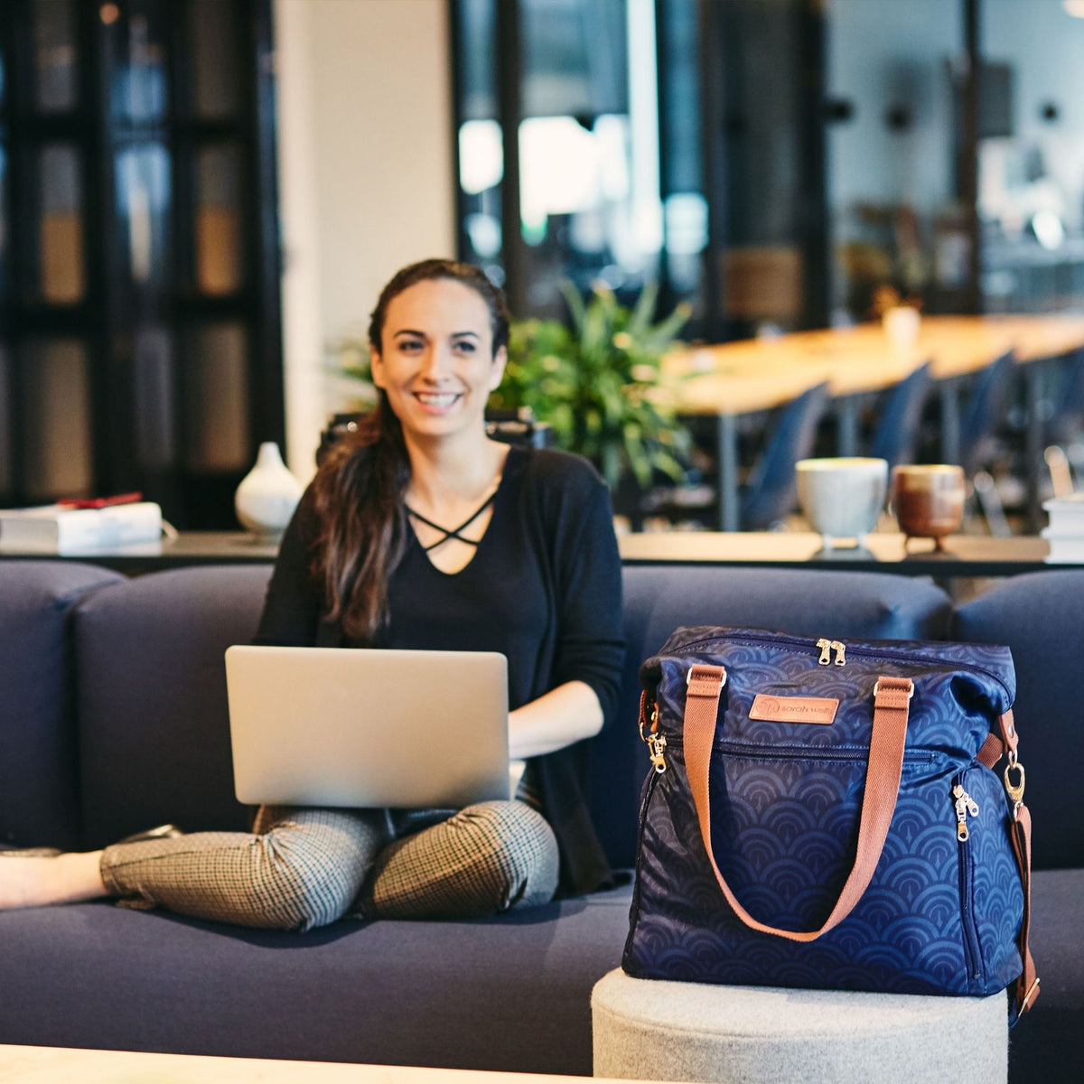 Woman carrying the Sarah Wells Lizzy pump tote in Deco in a real-world setting